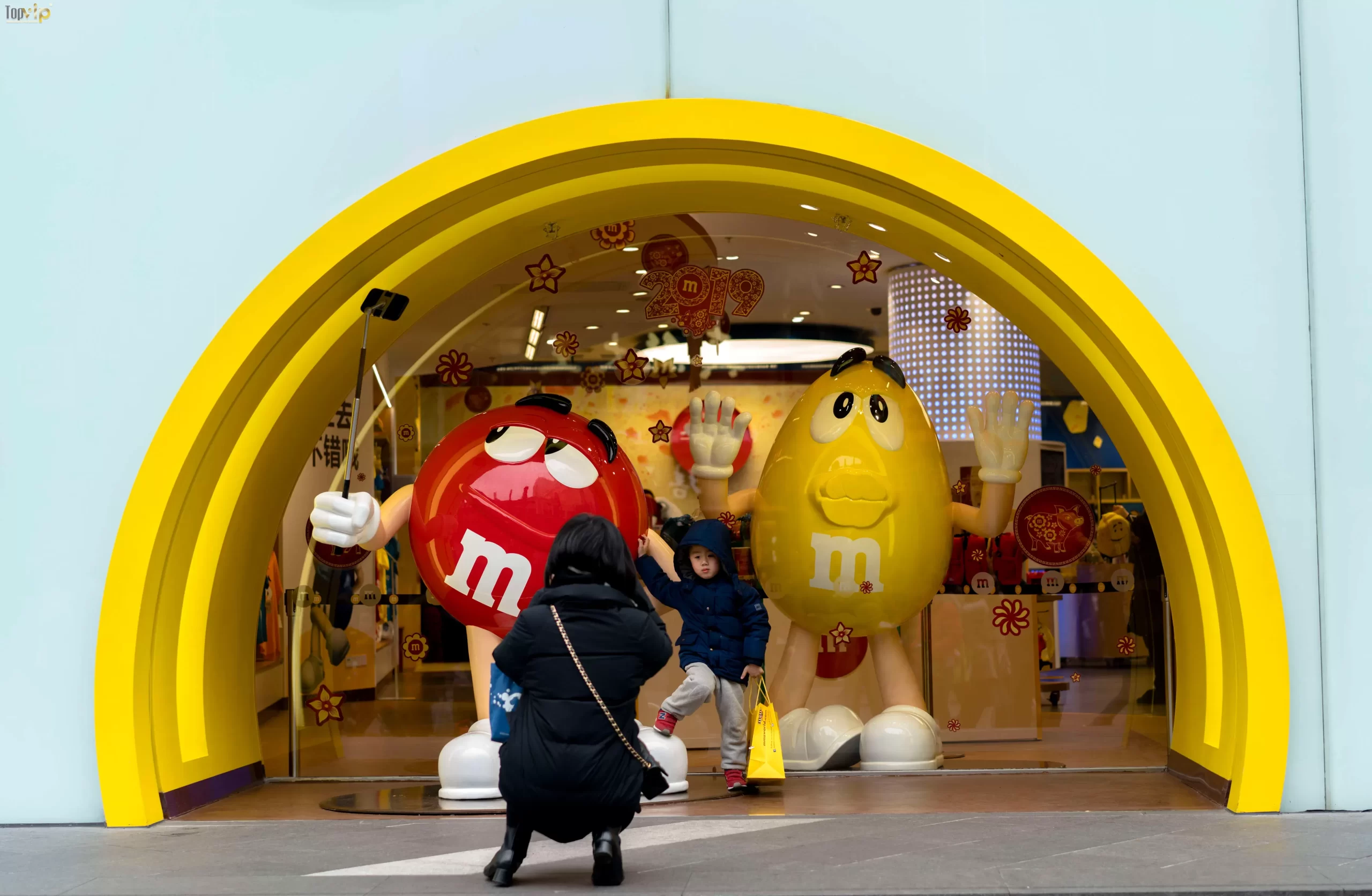 Mascot đơn giản của nhãn hàng kẹo M&M.