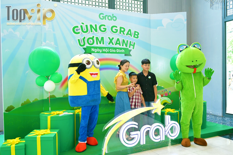 Mascot xe ôm công nghệ của nhãn hàng Grab.