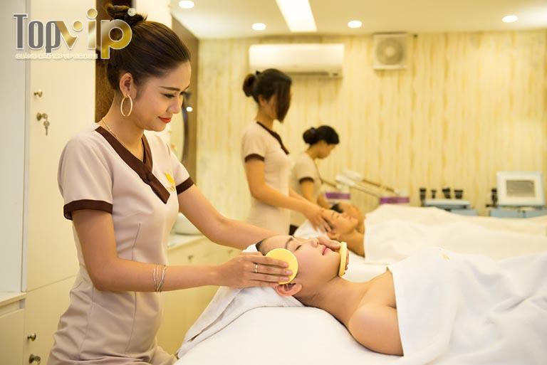 Môi trường làm việc thân thiện tại spa.